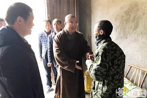 佛教-宜春市佛教协会前往袁州区进行春节送温暖活动
