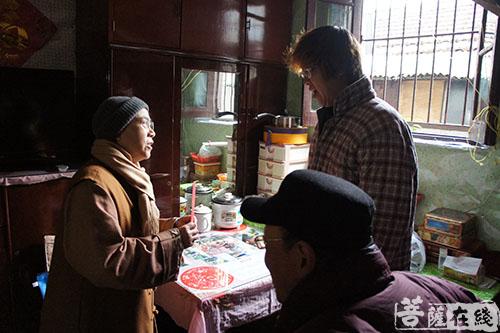 佛教-定慧法师带领班子成员赴豫园街道进行春节慰问
