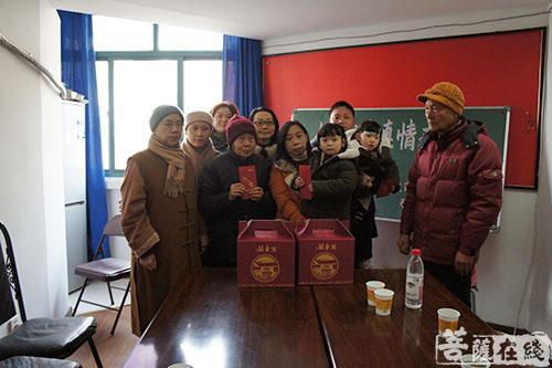 佛教-定慧法师带领班子成员赴豫园街道进行春节慰问