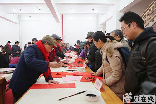 零距离-50名书法家共聚宁国禅寺 零距离为信众送“福”