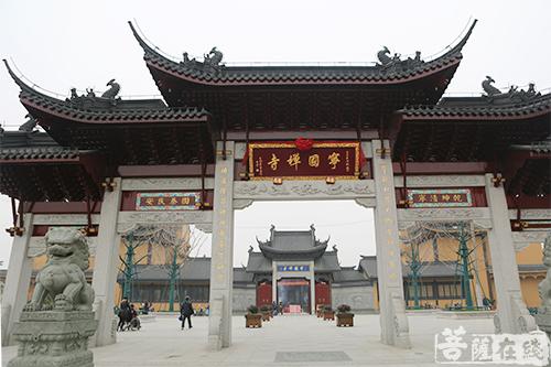零距离-50名书法家共聚宁国禅寺 零距离为信众送“福”