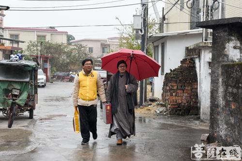 珠海建设-珠海普陀寺举办春节慰问送温暖活动