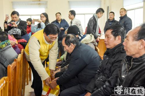 珠海建设-珠海普陀寺举办春节慰问送温暖活动