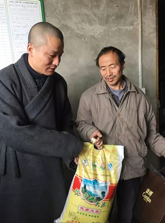 和合文化-苏州和合文化基金会举行“苏铜携手·温情暖冬”羽绒服捐赠仪式