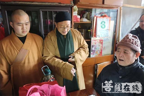 宁国-敬老爱老 宁国禅寺春节走访慰问困难家庭