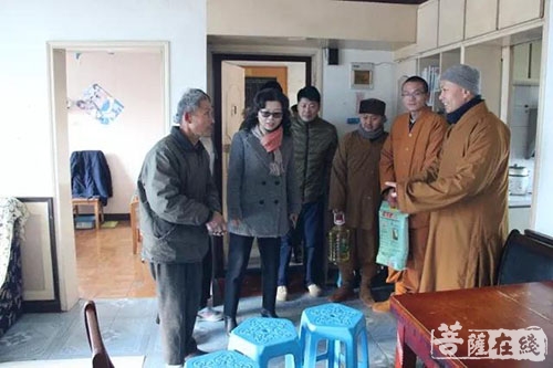佛教-寒冬送温暖 上海延寿寺进行新春走访慰问活动