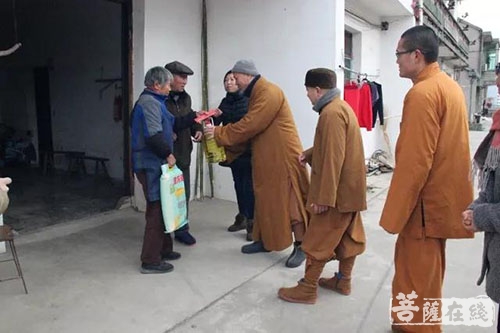佛教-寒冬送温暖 上海延寿寺进行新春走访慰问活动