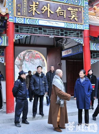 千佛山-山东历下区副区长刘佳赴千佛山兴国禅寺走访慰问