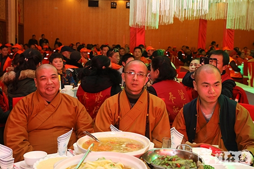 石首-湖北石首玉田寺举办2018环卫工人爱心团年宴