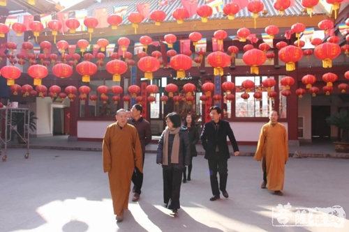 上海闵行区委常委、统战部部长李红珍一行莅临七宝教寺
