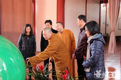 上海闵行区委常委、统战部部长李红珍一行莅临七宝教寺