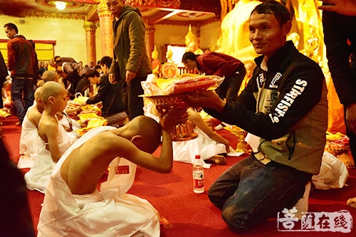 佛教-西双版纳总佛寺举行2018年集体出家仪式