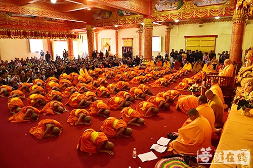 佛教-西双版纳总佛寺举行2018年集体出家仪式
