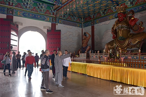 佛教-当代岭南书画四大家廖强参访珠海普陀寺