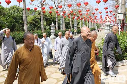 佛教-广西佛教协会副会长湛空法师一行访问广东尼众佛学院与元山寺