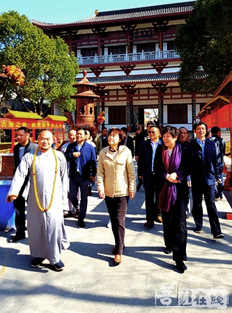 岳阳-岳阳市委副书记、市长李爱武一行视察圣安寺