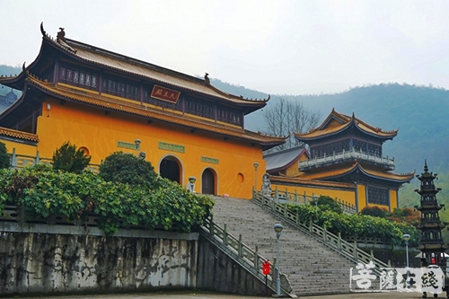 佛教-常州市佛教协会会长廓尘大和尚率众赴磬山祭拜祖师大德