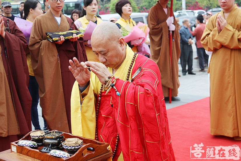 【高清图集】珠海普陀寺举行迎请舍利供奉仪式暨剃度法会