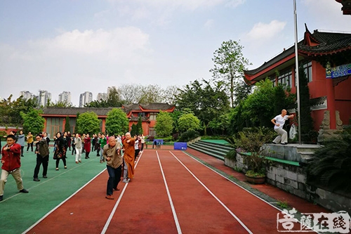 重庆佛学院居士大专班开展主题学修活动