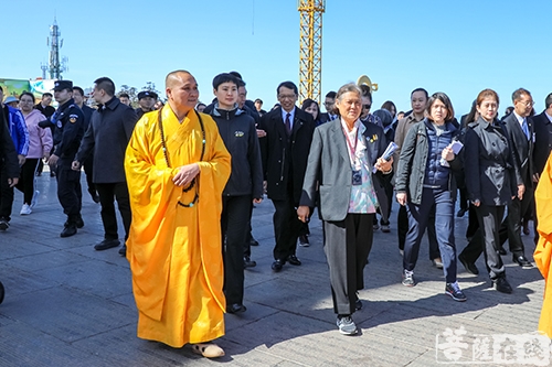 峨眉山-泰国诗琳通公主参访峨眉山金顶华藏寺