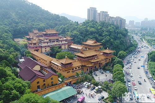 名寺古刹 寺院概 况 上虞多宝讲寺坐落在浙江省绍兴市上虞区百官街道