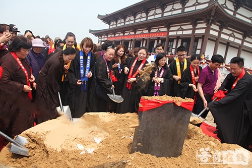 平湖市佛教协会会长,报本禅寺住持广旭法师,无锡市金龙禅寺住持慧如