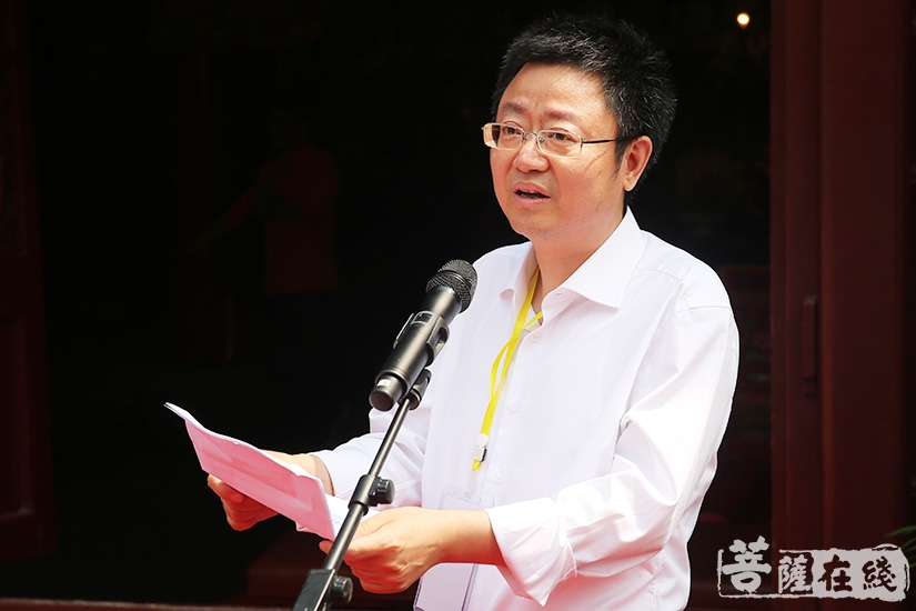 周伟文副局长对今后灵岩山寺提出三点希望(图片来源:菩萨在线 摄影:妙