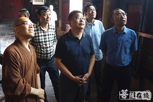 佛教-南昌市委统战部副部长梁超伟一行赴成都佛教寺院调研
