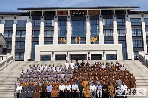 毕业晚会-牢记院训 放飞梦想——浙江佛学院（总部）举行 2018届毕业典礼