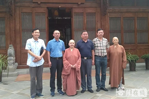 佛教-南昌市委统战部副部长梁超伟一行赴成都佛教寺院调研