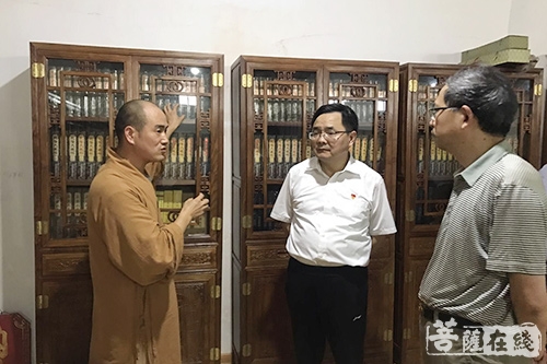 曹国庆-江西省宗教局局长曹国庆一行视察调研赣州宝台古寺