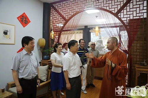 宁国-上海市政协民宗委、文史委领导一行莅临上海宁国禅寺考察