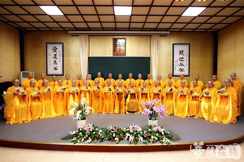 佛教-四川尼众佛学院举行第14届本科班毕业典礼