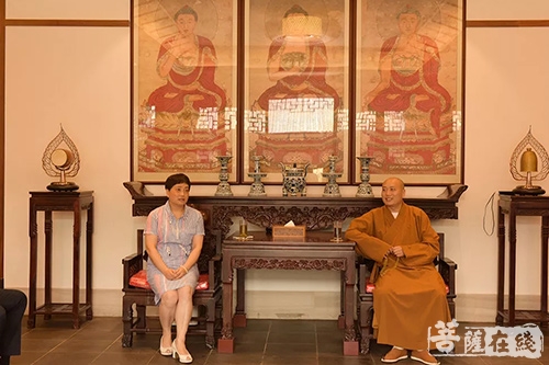 无锡市滨湖区委副书记赵虹路一行赴祥符禅寺走访慰问