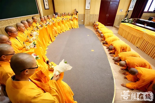 佛教-四川尼众佛学院举行第14届本科班毕业典礼