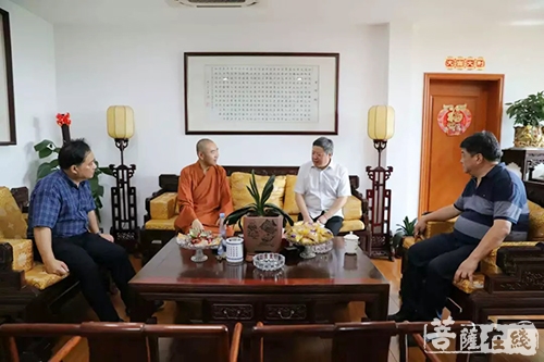 宁国-徐汇区委常委、区委统战部长一行赴宁国禅寺慰问