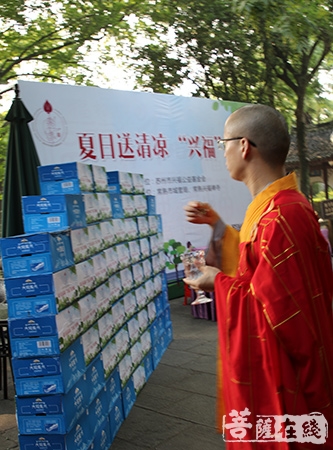 常熟-“夏日送清凉 兴福在虞城”关爱环卫计划于常熟兴福禅寺启动