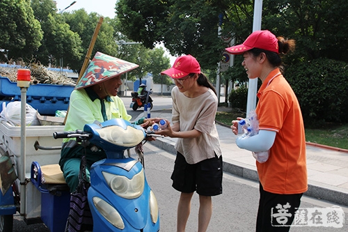 常熟-“夏日送清凉 兴福在虞城”关爱环卫计划于常熟兴福禅寺启动