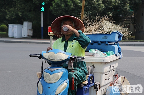 常熟-“夏日送清凉 兴福在虞城”关爱环卫计划于常熟兴福禅寺启动
