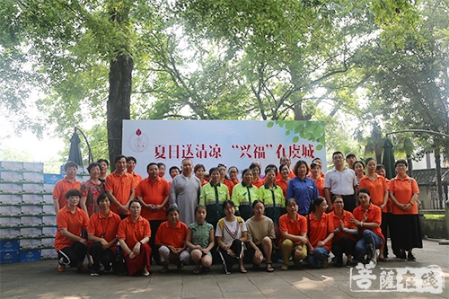 常熟-“夏日送清凉 兴福在虞城”关爱环卫计划于常熟兴福禅寺启动