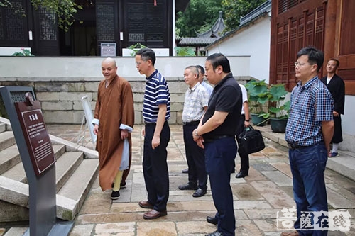 时政-湖州市委常委、统战部部长李上葵一行赴灵峰讲寺调研指导