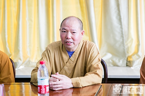 高温慰问-上海玉佛禅寺联合上海觉群文教基金会慰问交警及环卫工人