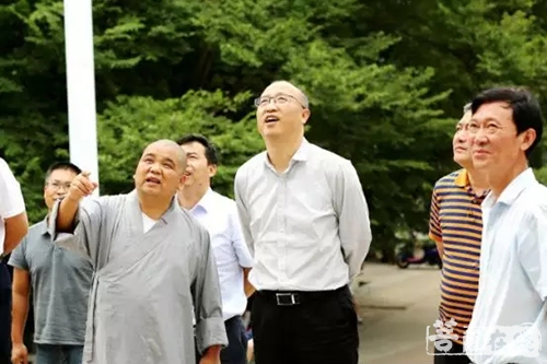 五祖寺-韶关市市委常委、常务副市长朱余旺一行至五祖寺考察
