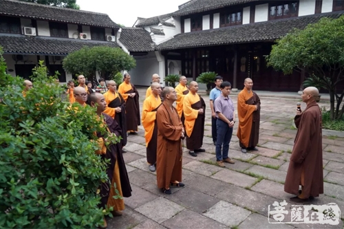 佛教-宁波市佛教协会于四明延庆讲堂举行升国旗仪式