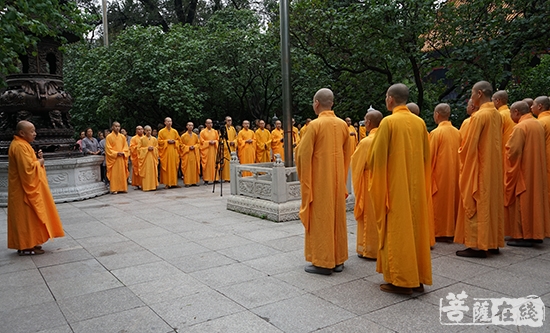 极乐寺-爱国爱教 哈尔滨极乐寺举行升国旗仪式