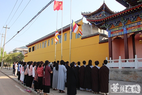升旗仪式-爱国爱教 大冶目莲寺举行升国旗仪式