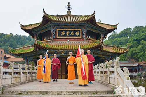佛教-云南省佛教协会在昆明圆通寺举行升旗仪式