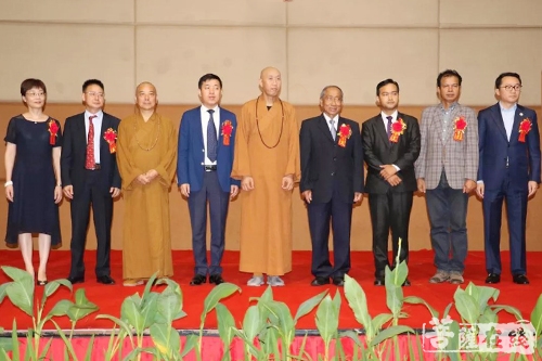 奉化-促进中柬两国交流 怡藏大和尚出席浙江宁波奉化推介会