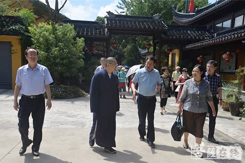 圣堂-厦门市人大常委会副主任刘绍清赴苏州圣堂寺考察调研