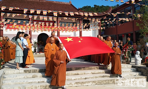 佛教-桐城市佛教协会举行升国旗仪式